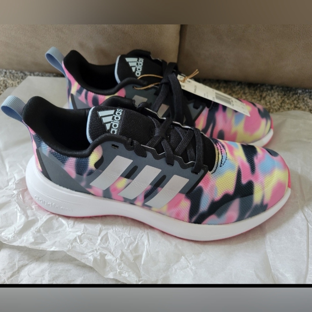 Nwt girls size 3.5 Adidas tennis shoes